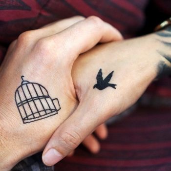tatuaż na dłoni